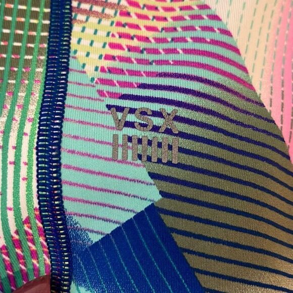 Victoria’s Secret Sport Cropped Leggings. Size Small‎ Multi Color - Picture 4 of 5